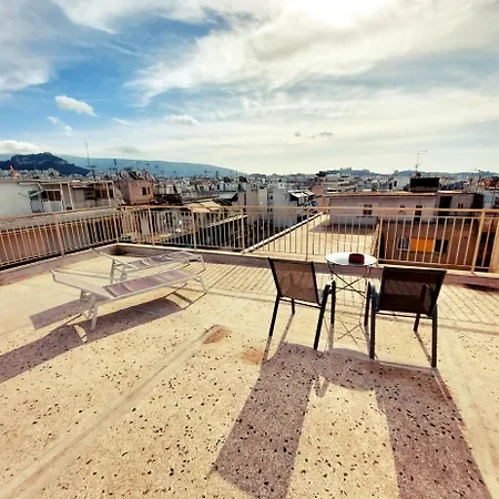 Acropolis Hotel *